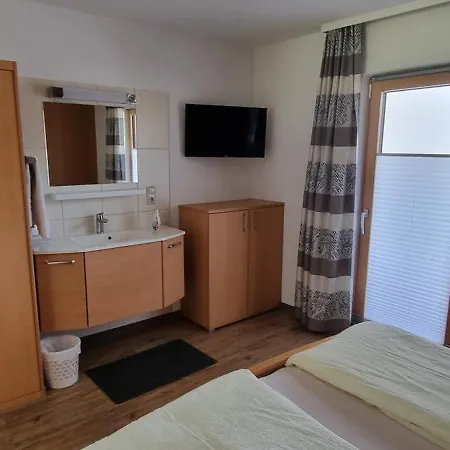 Bed & Breakfast Haus Kirchmaier 4*